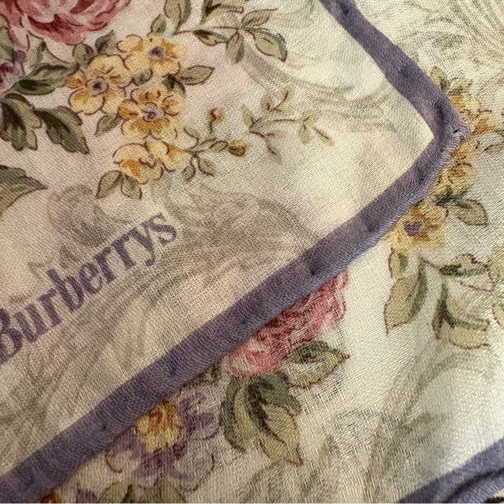 NWT BURBERRY Vintage Floral Scarf - Picture 6 of 13